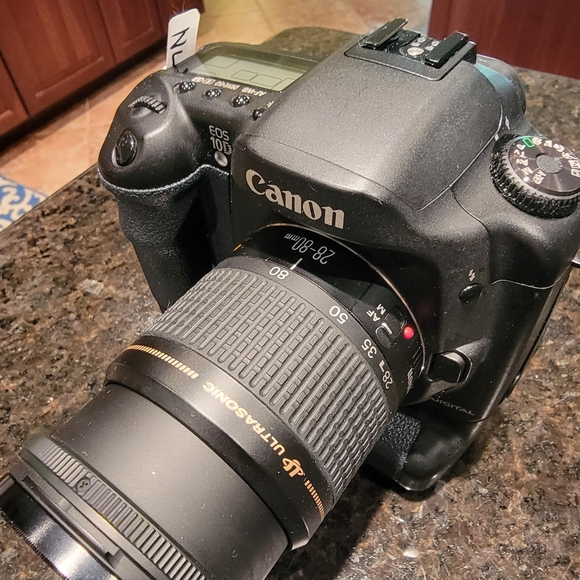CANON EOS 10D Digital & Canon 28-80mm Lens, Complete - Picture 15 of 17